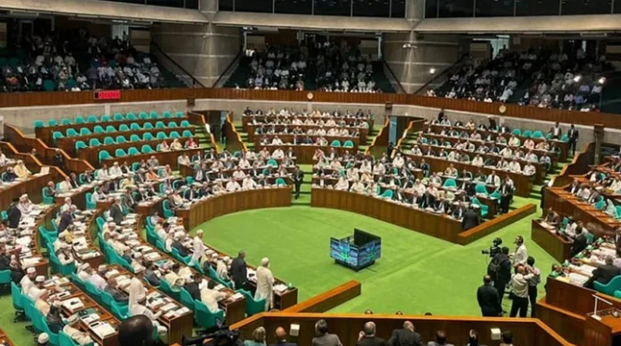 parlament 2608270528